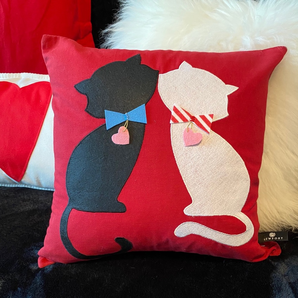 NWT Kitty throw pillow 20x20